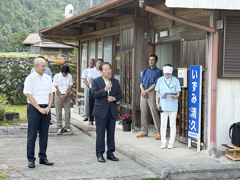 北山村・泉清久新村長と